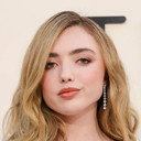 Peyton List als Laina Michaels