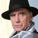 Юрий Лазарев als официант (роман «Версия»)