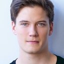 Justin Kelly als Johnny