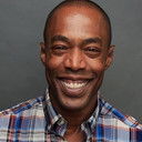 Michael McElroy als Ten Commandments Priest