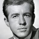 Clu Gulager als Mall Security Guard