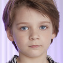 Harrison Hughes als Young Adam