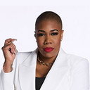 Symone Sanders als Self