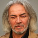 Nihat Yiğit als Earthling