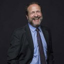 Mikel Larrañaga als Padre Anne
