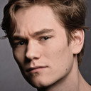 Krisztián Csákvári als Artyom