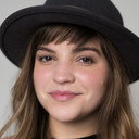 Paola Lázaro als Cahya