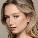 Anna Roman als Local TV Personality