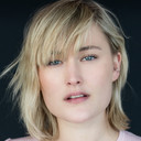 Thea Green Lundberg als Playground mom