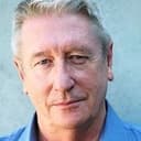 Philip Holder als Dr. Finch