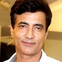 Narendra Jha als Inspector Chaubey