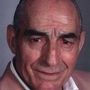 Saturnino García als Padre Nieves