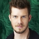 Eric Mabius als Allan