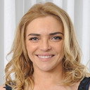 Titina Medeiros als Mulher Simples