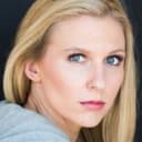 Natasha Lloyd als Alice
