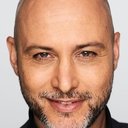 Giuseppe Russo als Carabiniere / TV Sportcaster (voice)