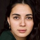 Mounia Zahzam als Hôtesse de l'air