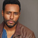 Brent Scott Davis als Roger