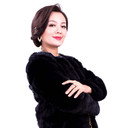 Xiaoyue Fang als Aunt Jiang