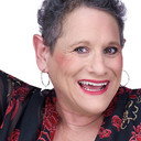 Andrea Littlefield als Myrtia