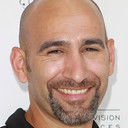 Jason Manuel Olazabal als Detective Marco Vargas