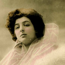 Marthe Régnier als La Baronne Vetsera