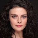 Sinem Ünsal als Naz Arıca / Yaz Güneş