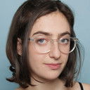 Sophie Zucker als Maeve