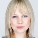 Adelaide Clemens als Alexis Green