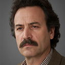 Hasan Yıldız als Gardiyan