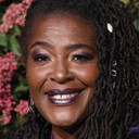 Sharon D. Clarke als Dulcibear (voice)