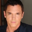 Nicholas Lea als Dr. Jerome 'Geronimo' Horne