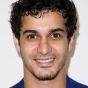 Elyes Gabel als Administrator