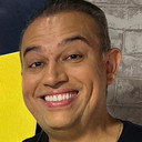 Eduardo de Meneses als Self - Host