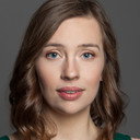 Lauren Marshall als Ms. Taylor