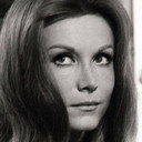 Patricia Scott als Mary Bradley