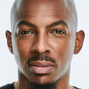 Travon McCall als News Anchor