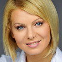 Karolina Nowakowska als Airport Worker