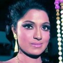 Bindu Desai als Karan's aunt