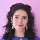 Natalia León als Adult Olivia (voice)