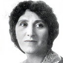 Florence Natol als Mrs. Scroogles