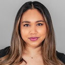 Marline Yan als Abi Flores