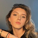 Antonia Mayer als Billie