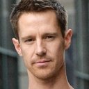 Jason Dohring als Aaron Bolt