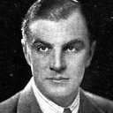 Desmond Roberts als Dr. Jacobs