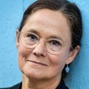 Pernilla August als Oksana