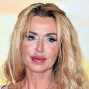 Valeria Marini als Nadia Escorti