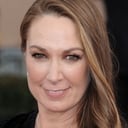 Elizabeth Marvel als Sandy Pfarrer