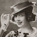 Esther Howard als Frowsy Woman in boardinghouse (uncredited)