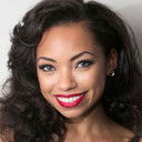 Logan Browning als Lizzie
